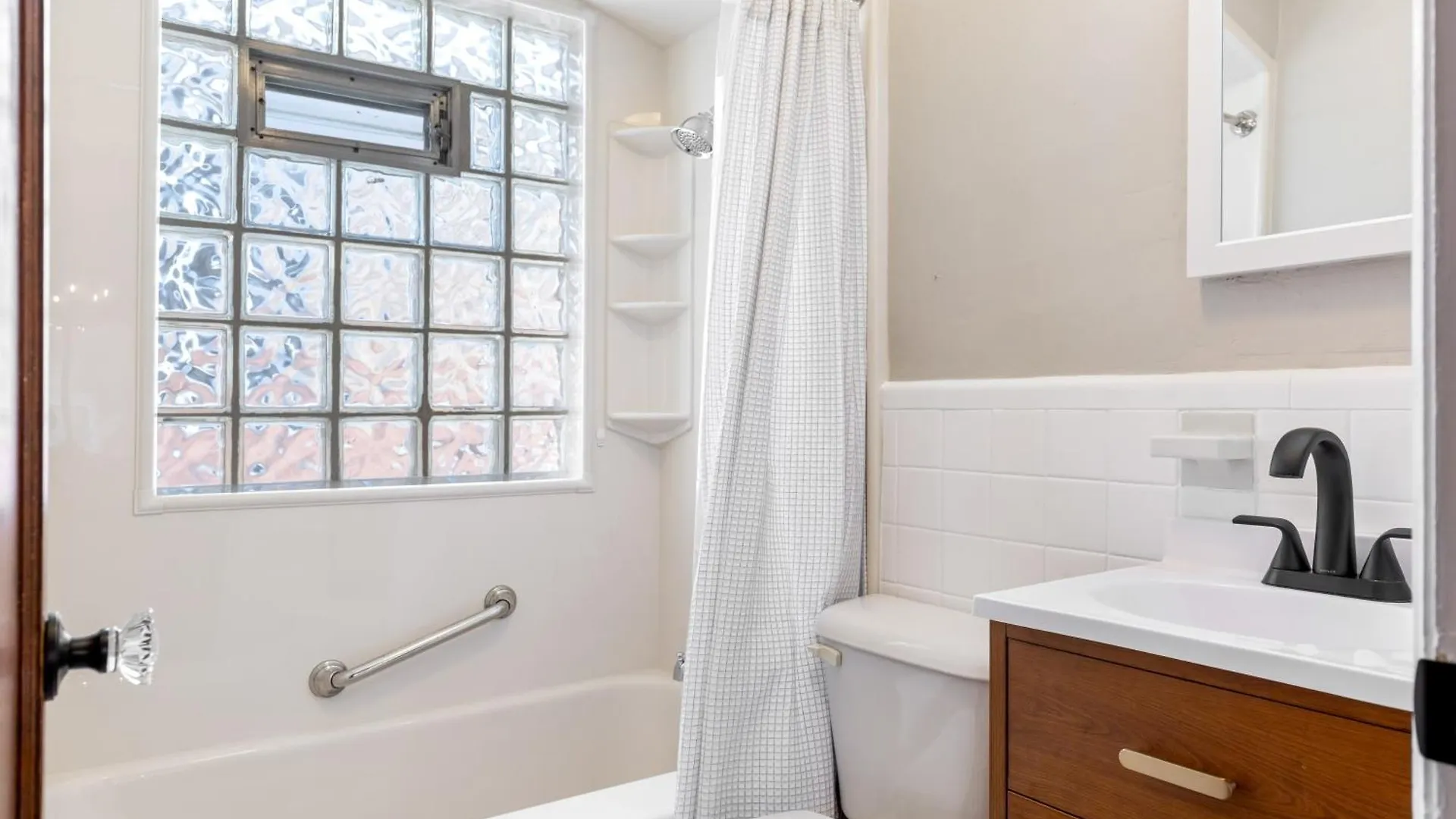 The Urban Nest - Your St. Louis City Retreat!