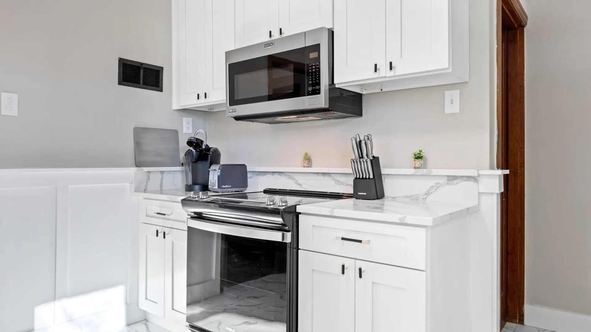 The Urban Nest - Your St. Louis City Retreat! 0*, Saint Louis
